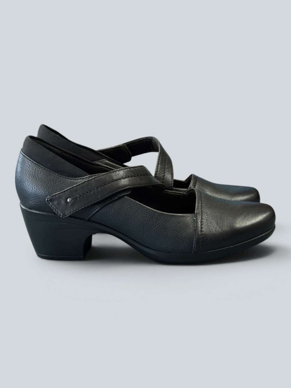 Clarks’s Classic Black Emily Pearl pump heels Sz 9.5